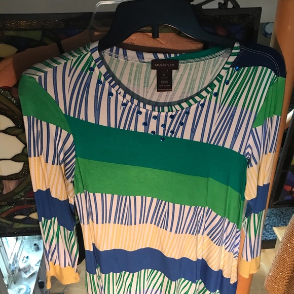 Vibrant asymmetric tunic top - Picture 2 of 2